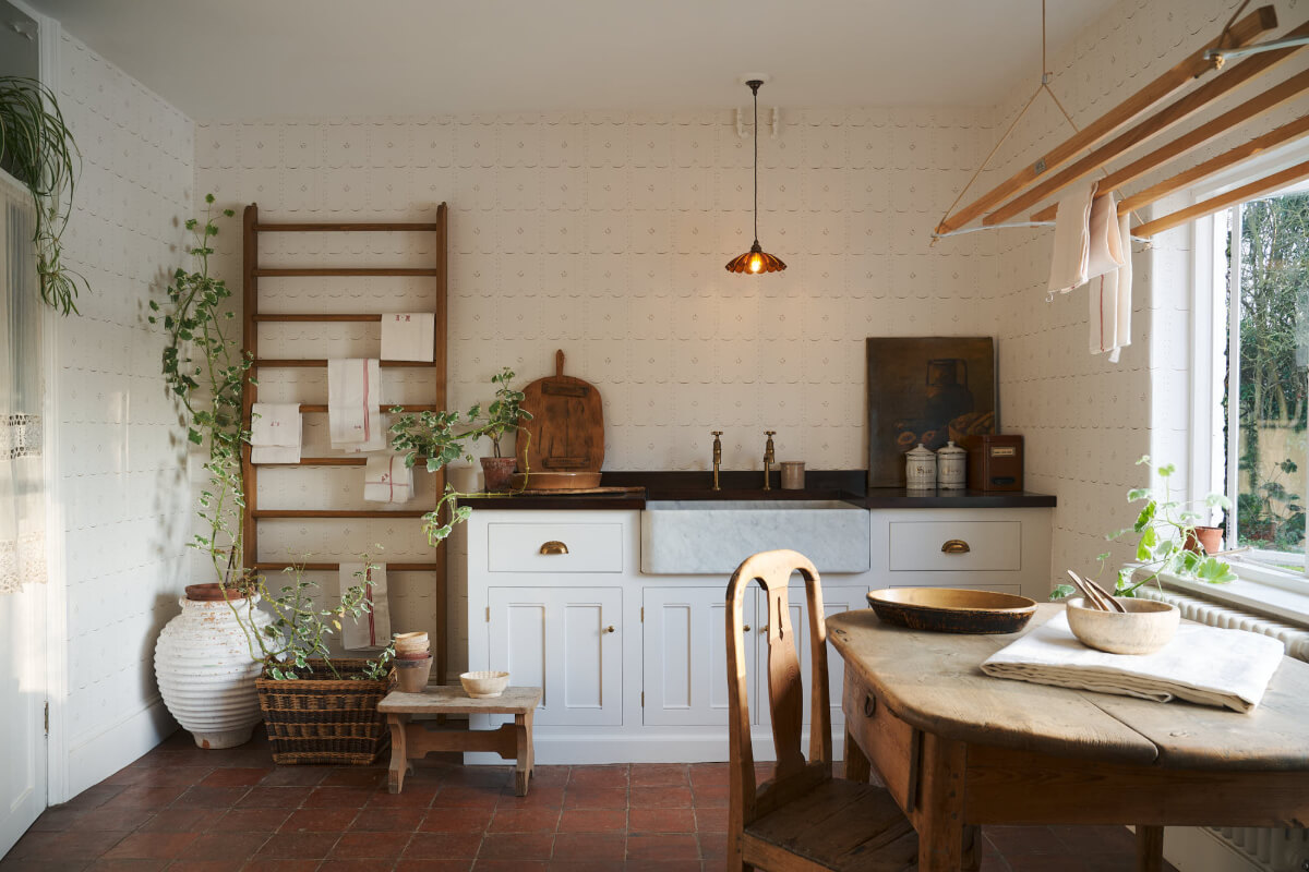 1.GrandDitsyDelft Sepia deVOL LOW RES deVOL's Ditsy Delft Wallpaper: A Subtle Pattern Inspired by a Historic Design