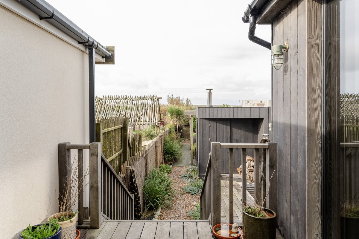 a0OP6000004fnldMAA N25 webres A Renovated Former Coastguard Cottage with Nautical Touches