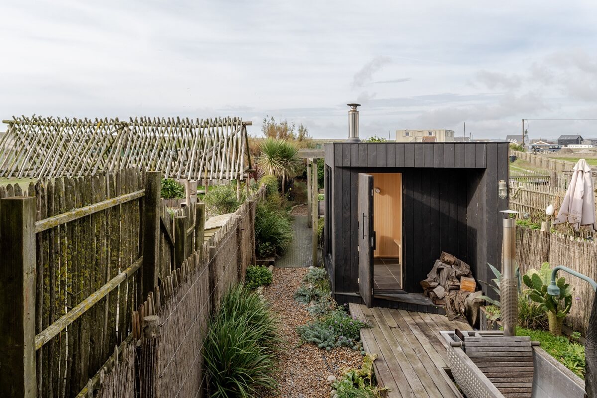 a0OP6000004fnldMAA N28 webres A Renovated Former Coastguard Cottage with Nautical Touches