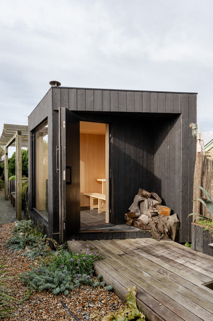 a0OP6000004fnldMAA N30 webres A Renovated Former Coastguard Cottage with Nautical Touches