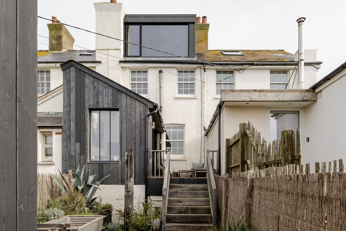 a0OP6000004fnldMAA N74 webres A Renovated Former Coastguard Cottage with Nautical Touches