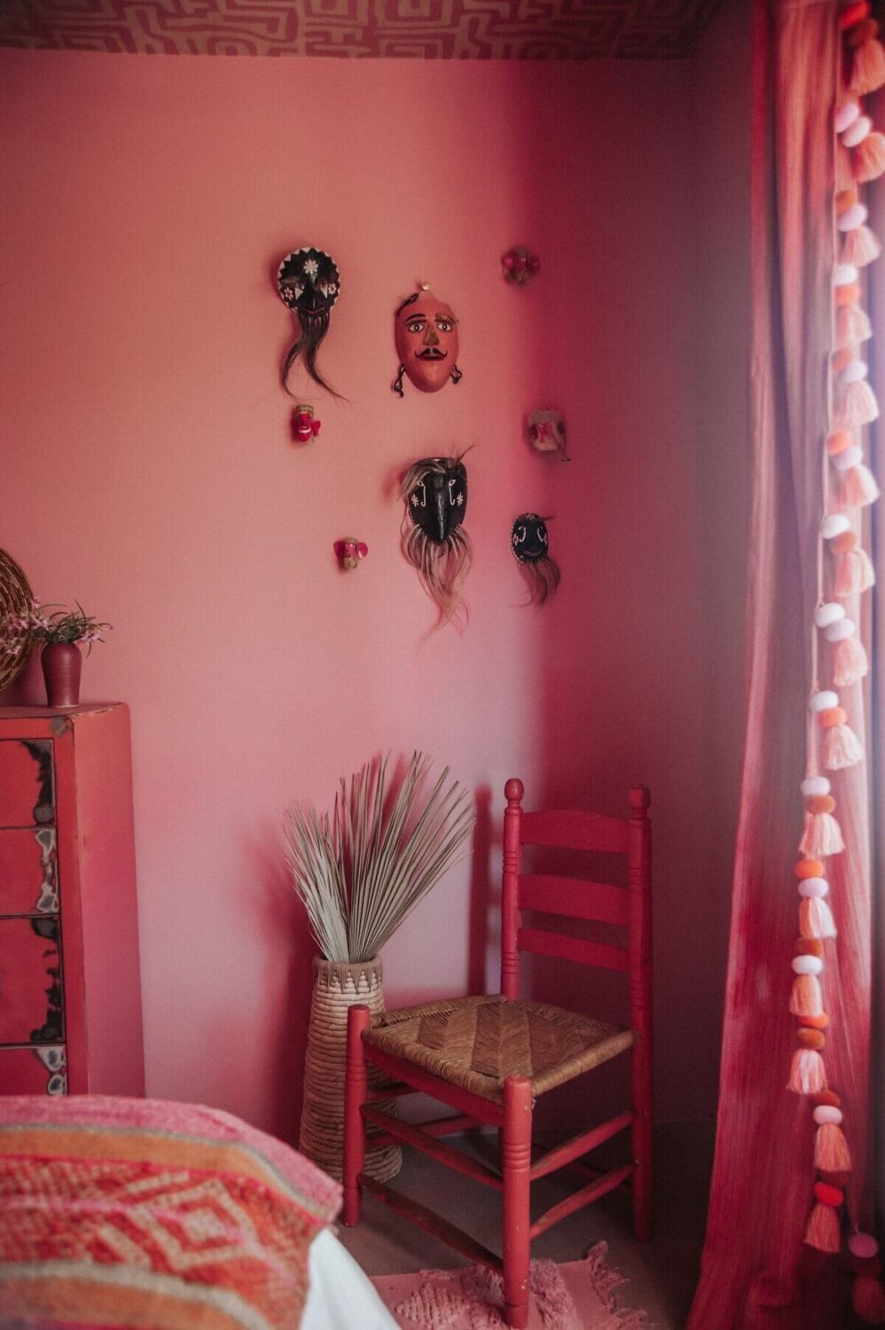 all-pink-bedroom-airbnb-morongo-valley-nordroom