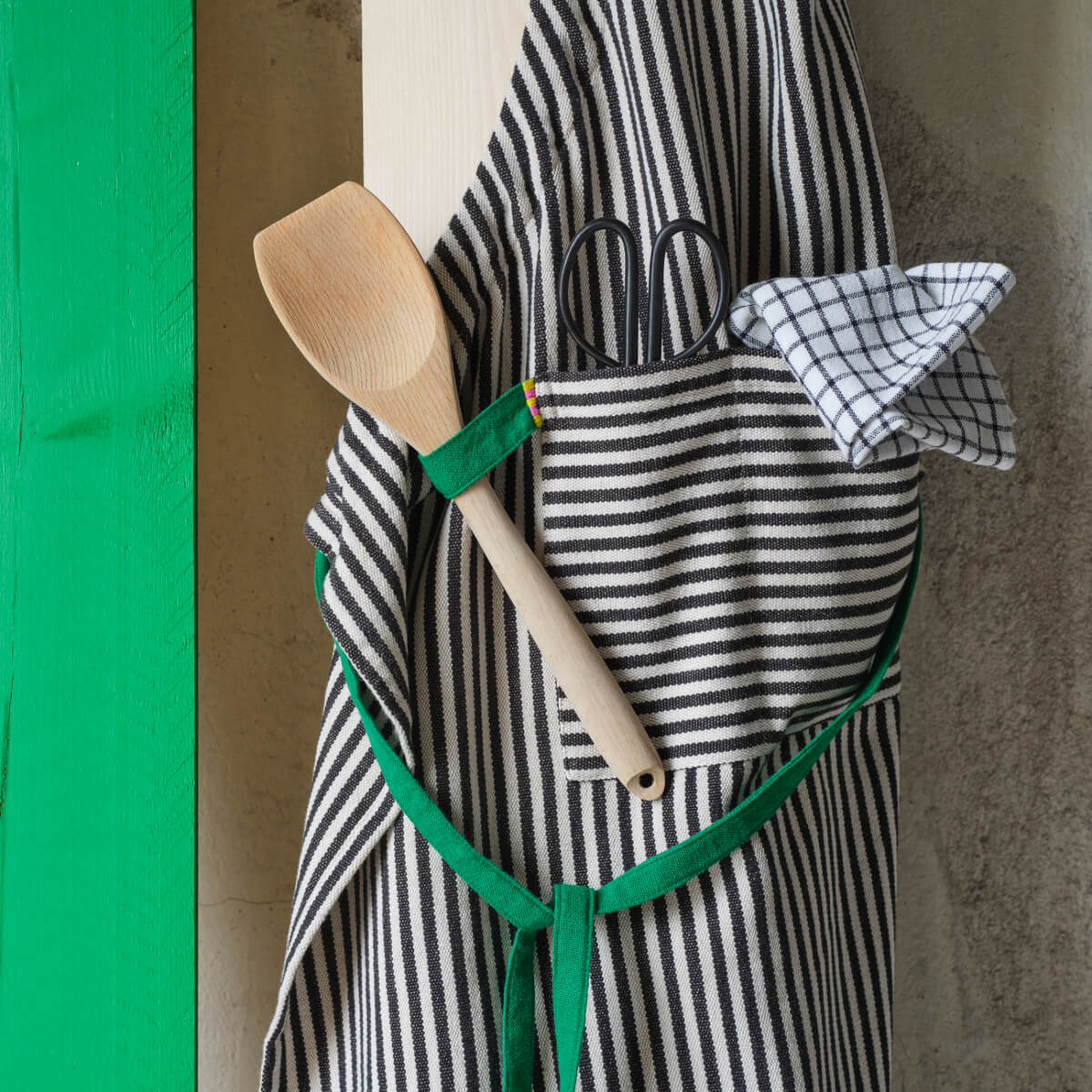 apron-detail-ikea-mavinn-collection-part-3-nordroom.jpg