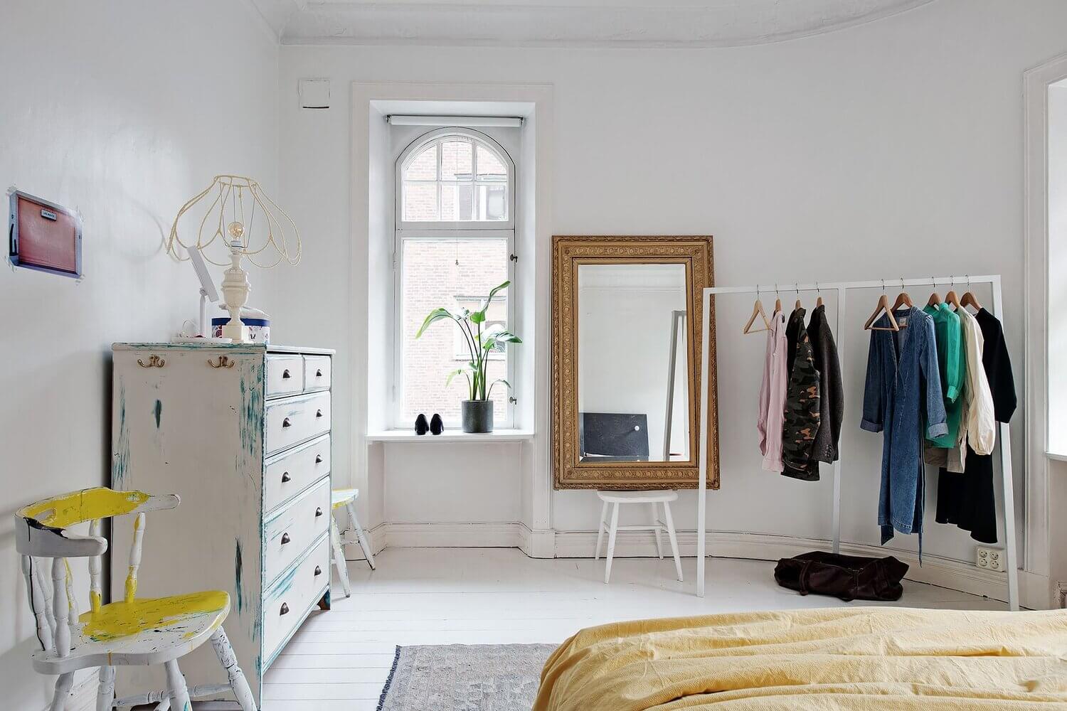 AScandinavianApartmentDecoratedwithBrightPopsofColor TheNordroom13 A Scandinavian Apartment Decorated with Bright Pops of Color