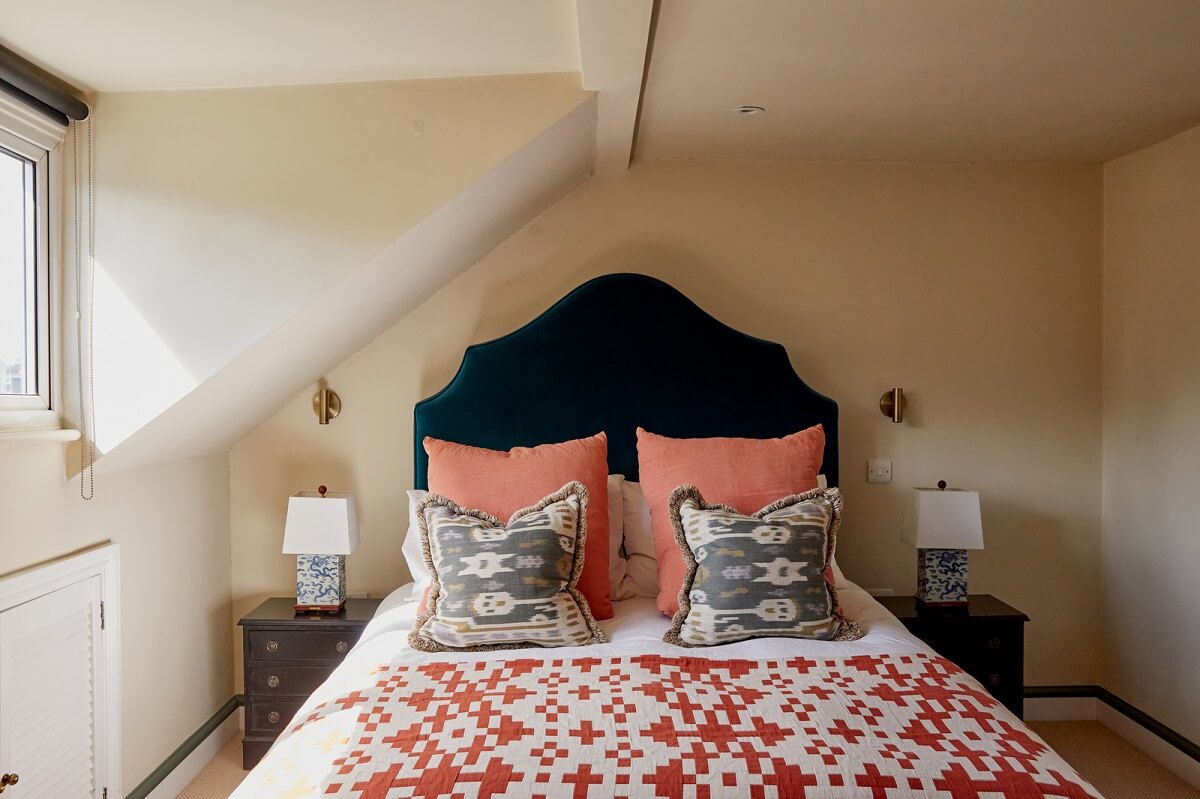 attic-bedroom-colorful-accents-nordroom
