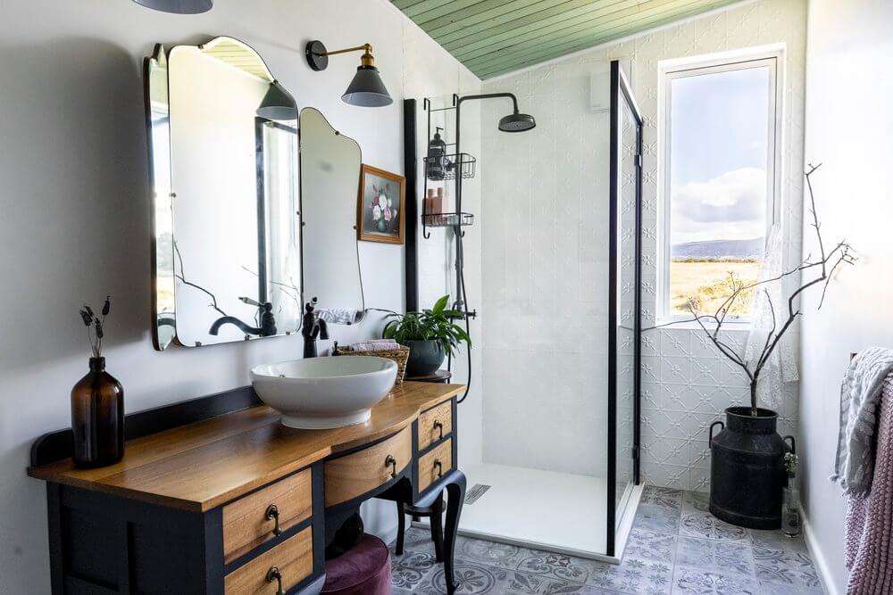 bathroom crooked chimney 20 Stylish and Peaceful Holiday Cottages in Tasmania
