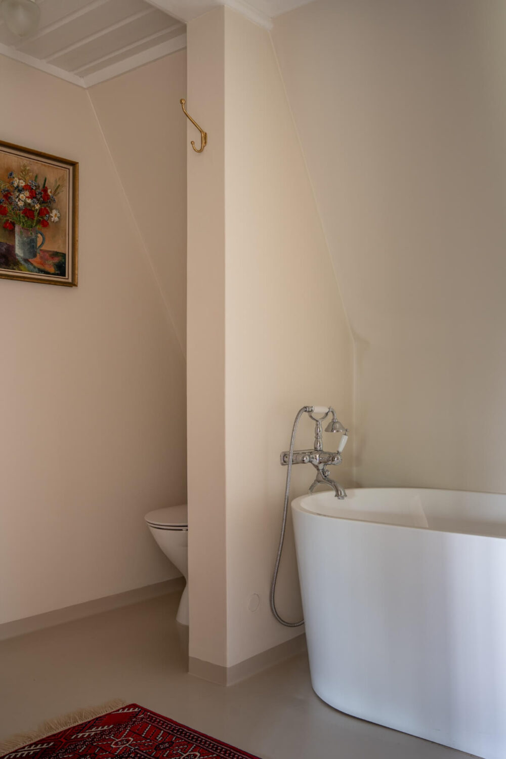 bathroom freestanding bath