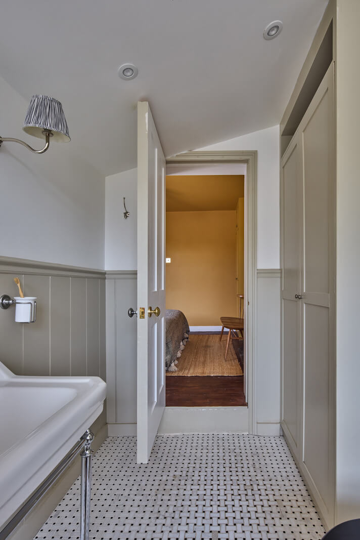 bathroom marble floor tiles built-in cabinets