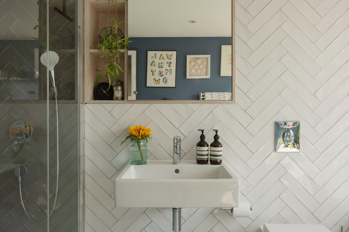 bathroom white herringbone tiles