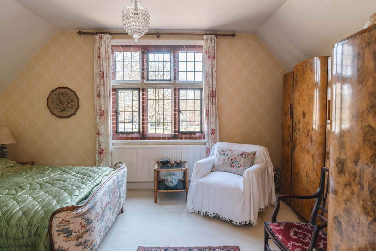 bedroom beige wallpaper