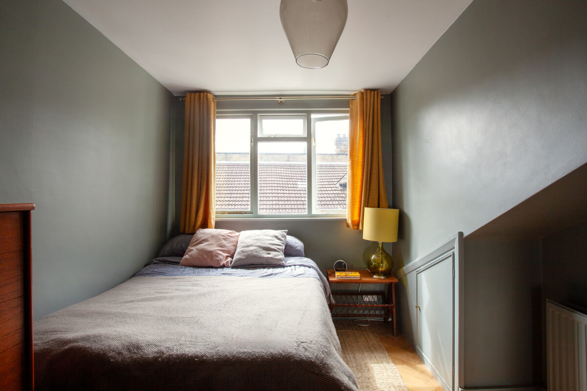 bedroom blue-green walls