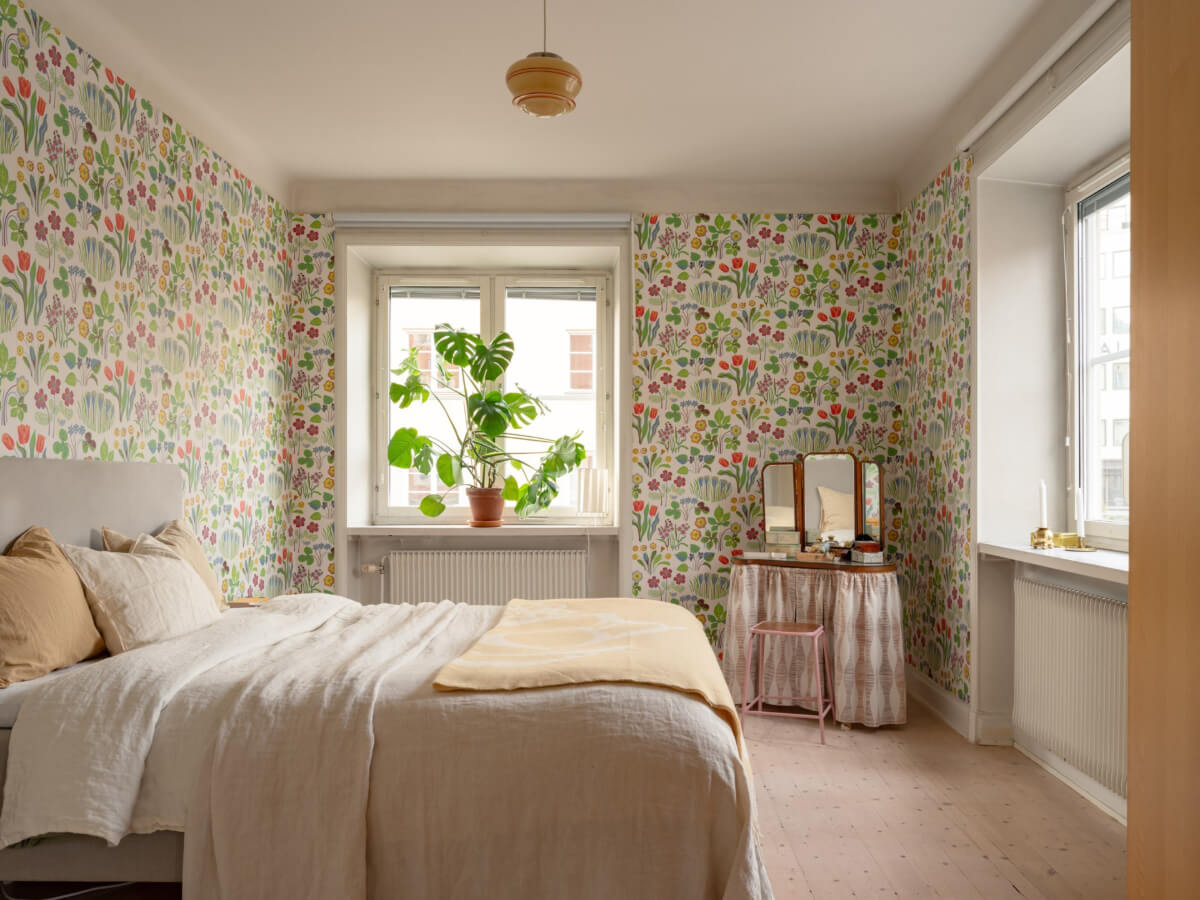 bedroom floral wallpaper
