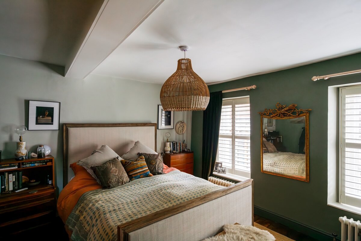 bedroom with green wall