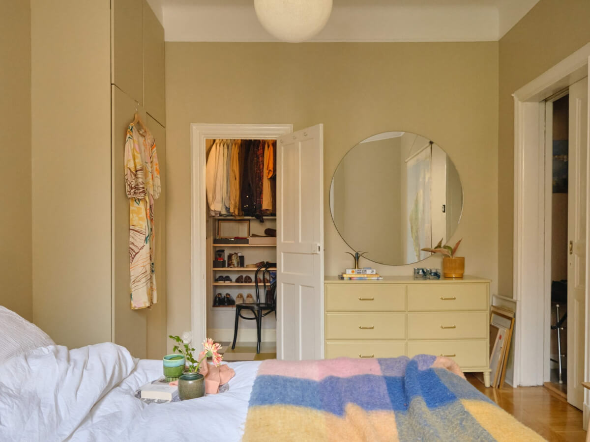 beige bedroom built-in wardrobe