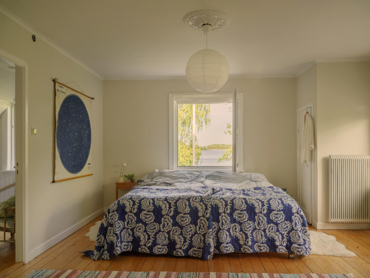 beige walls bedroolm