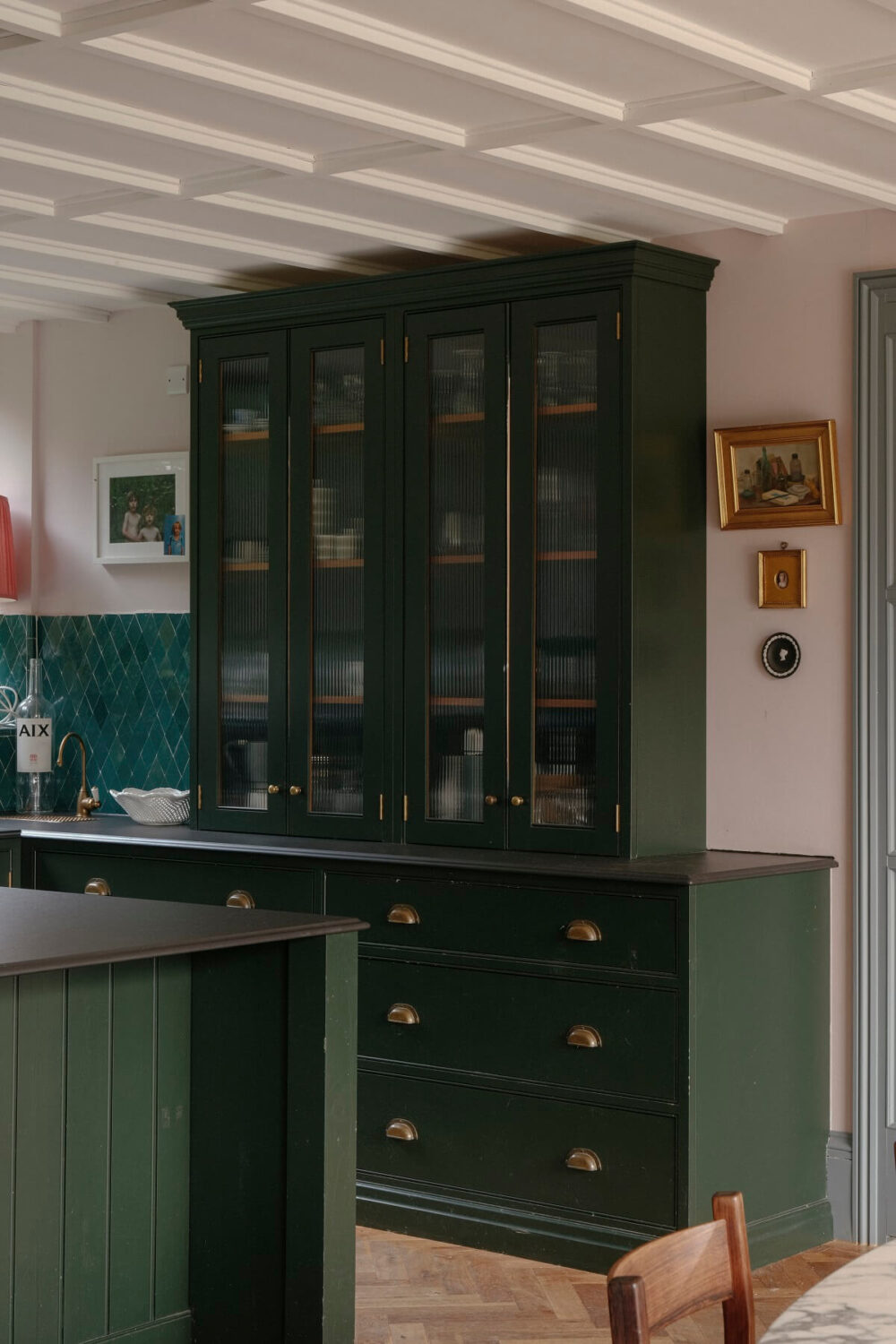 closed and glass kitchen cabinets