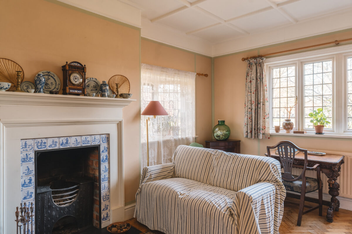 cottage style living room delft blue tiles fireplace
