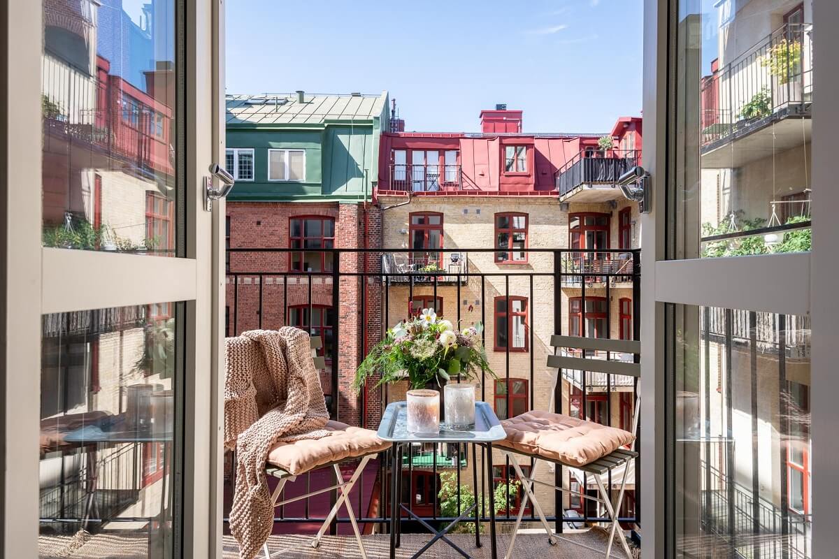 courtyard balcony
