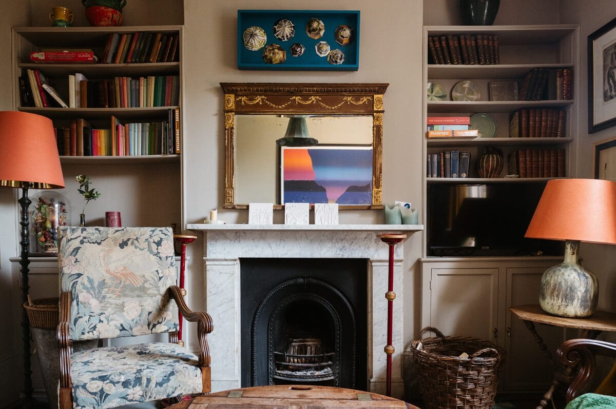 cozy-living-room-built-in-shelves-nordroom