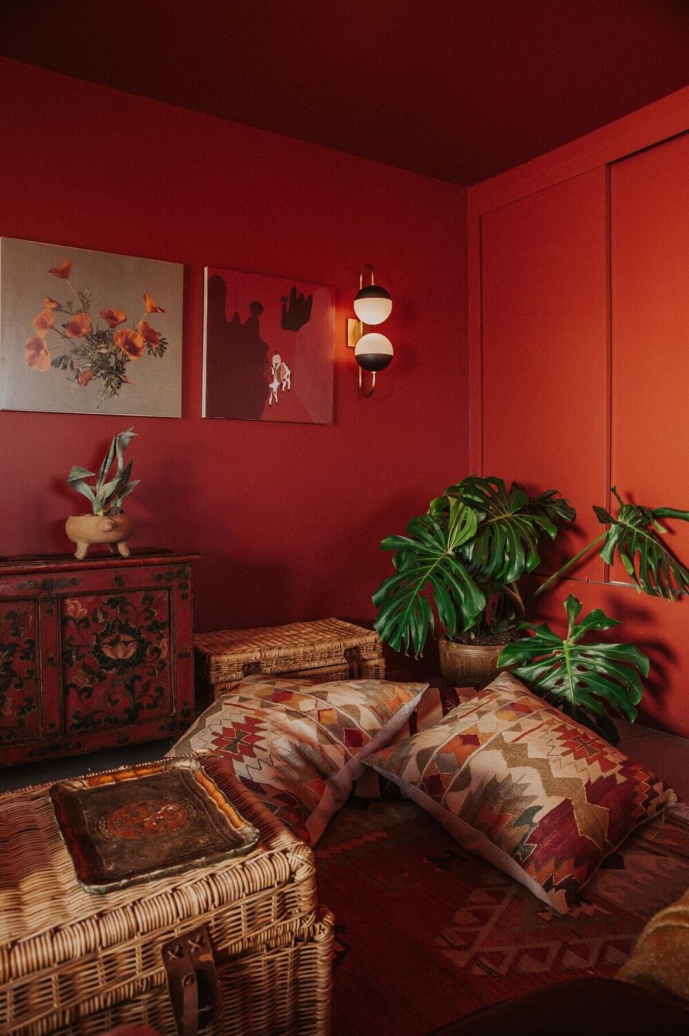 deep-red-living-room-floor-pillows-nordroom