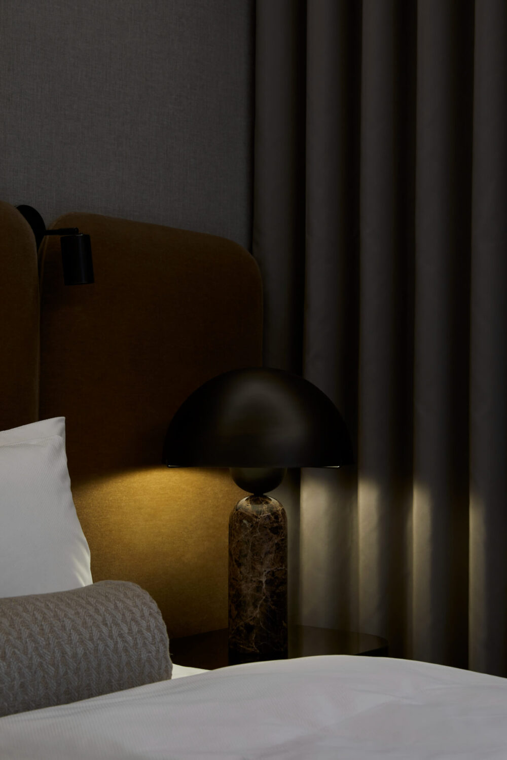 Deluxe_Room_01