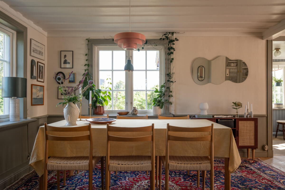 dining table corner windows