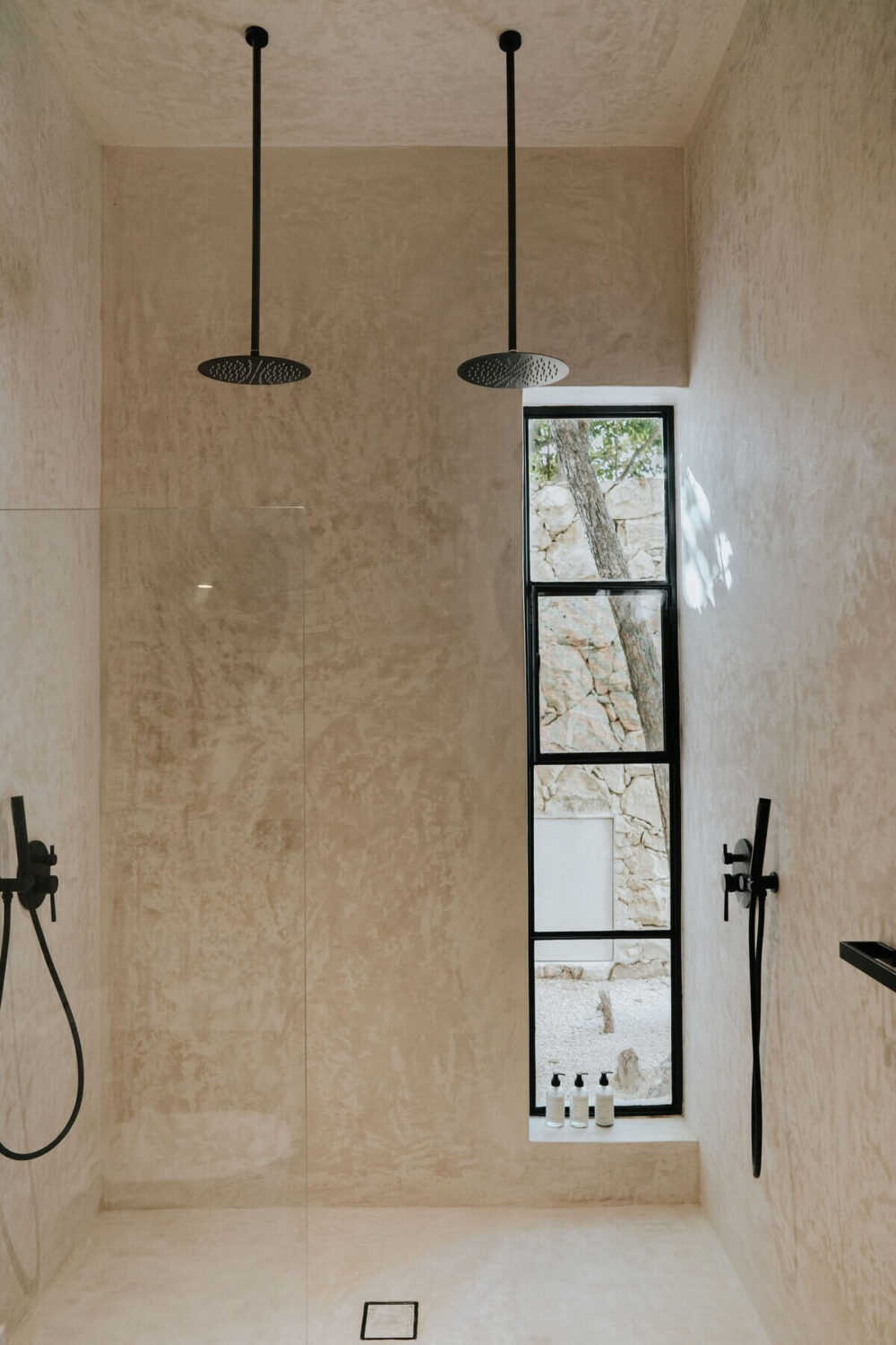double-walk-in-shower-black-fittings-nordroom