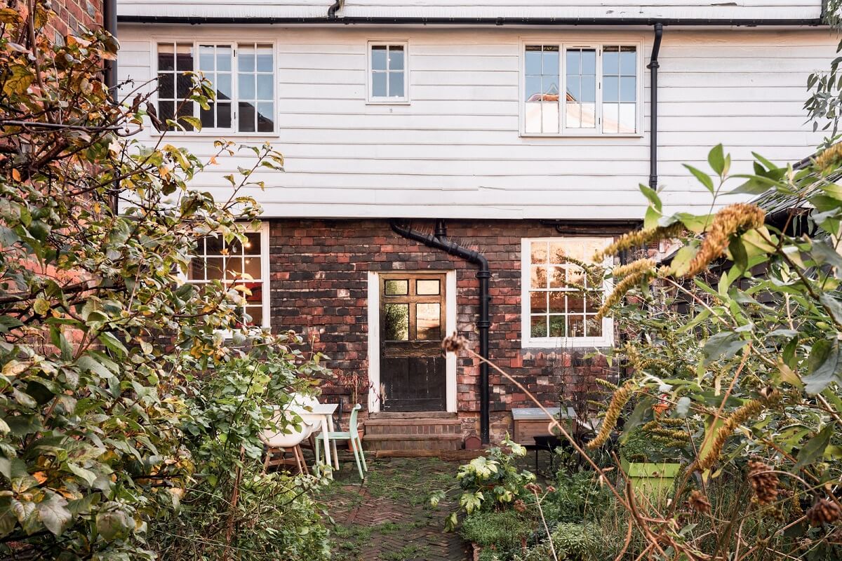 exterior garden historic house
