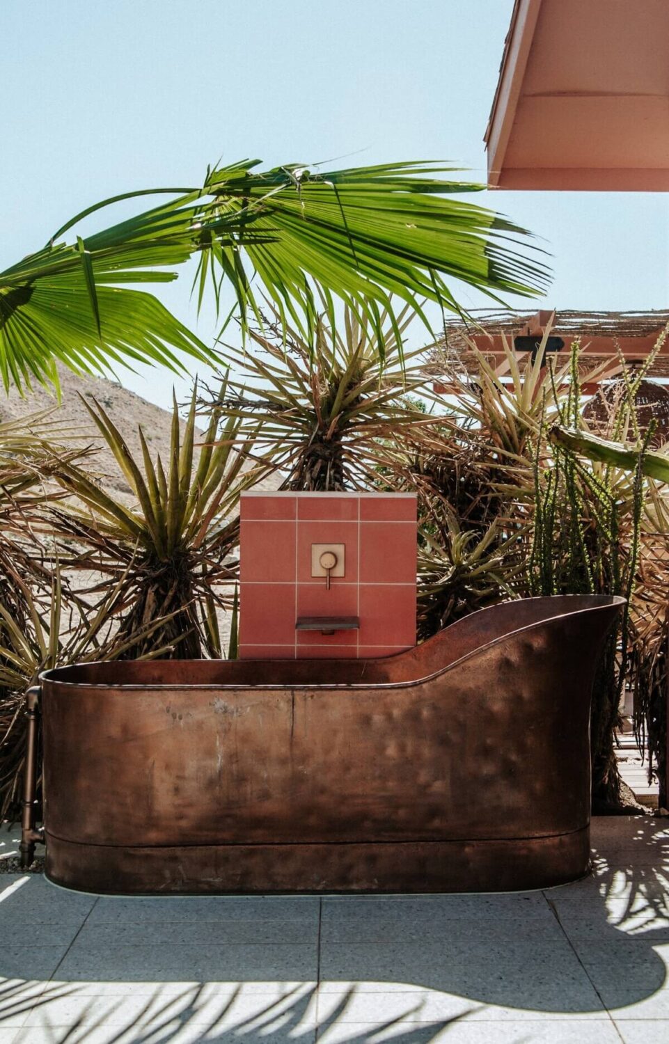 garden-copper-bath-tub-airbnb-nordroom