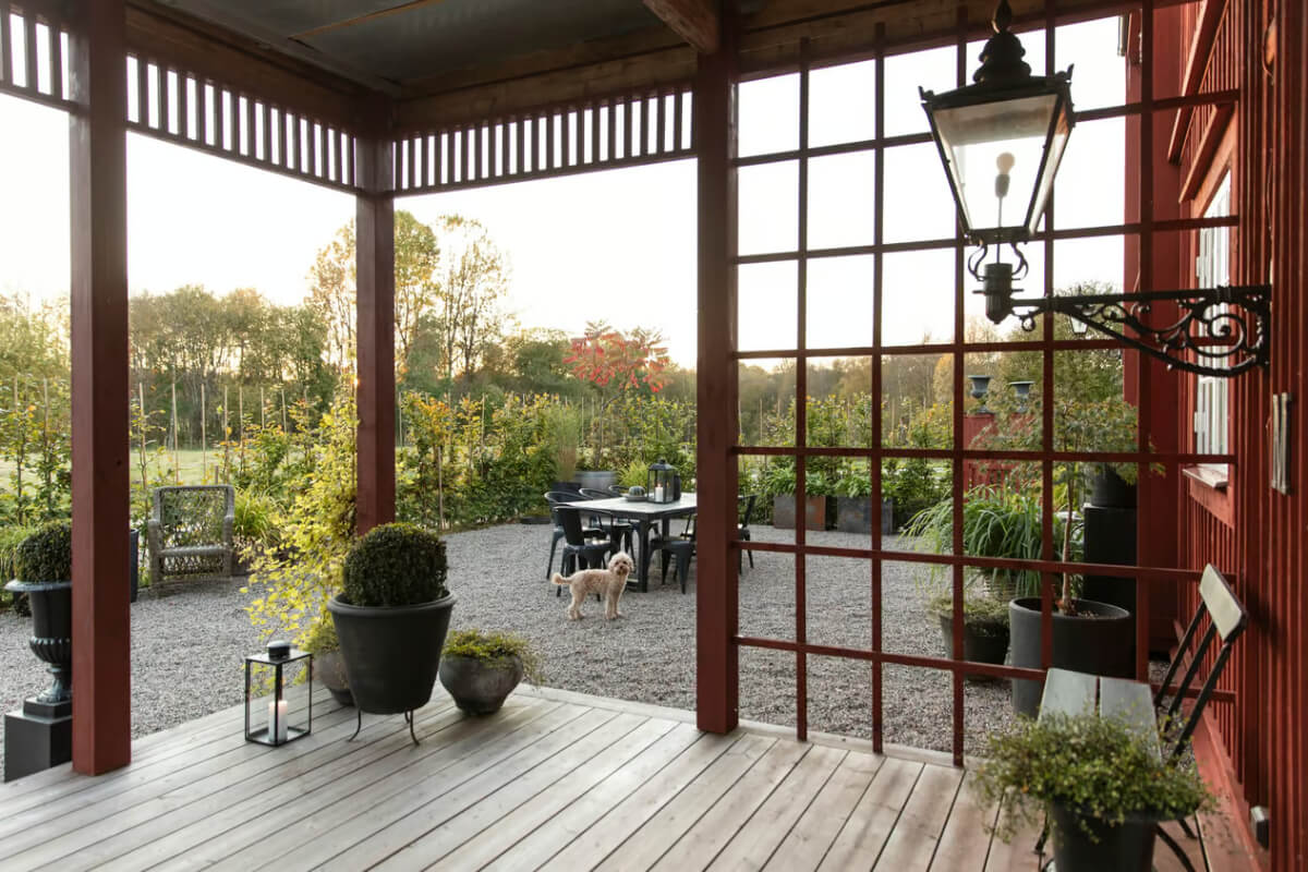 garden covered terrace