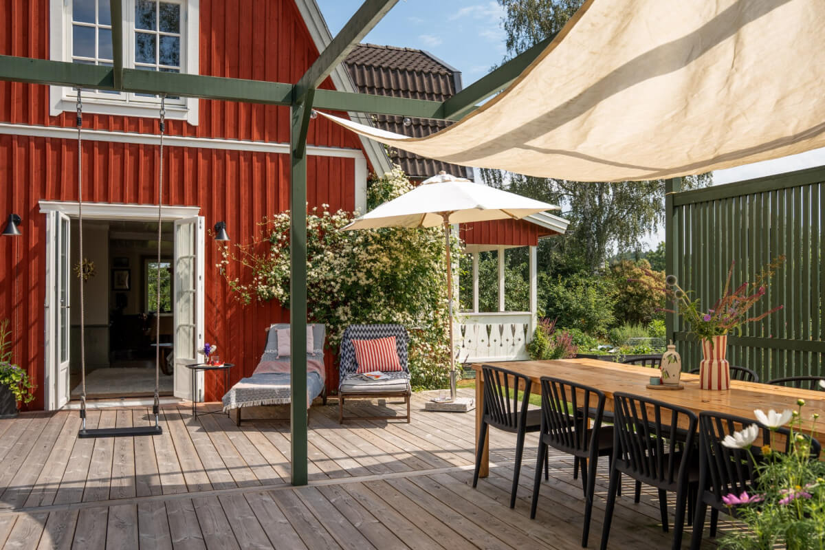 garden dining table pergola