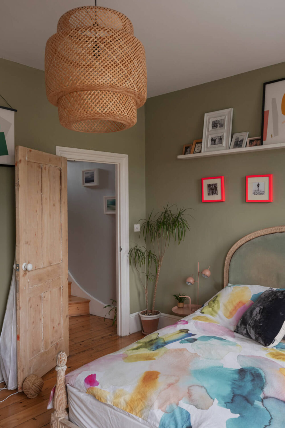 gray-green walls bedroom