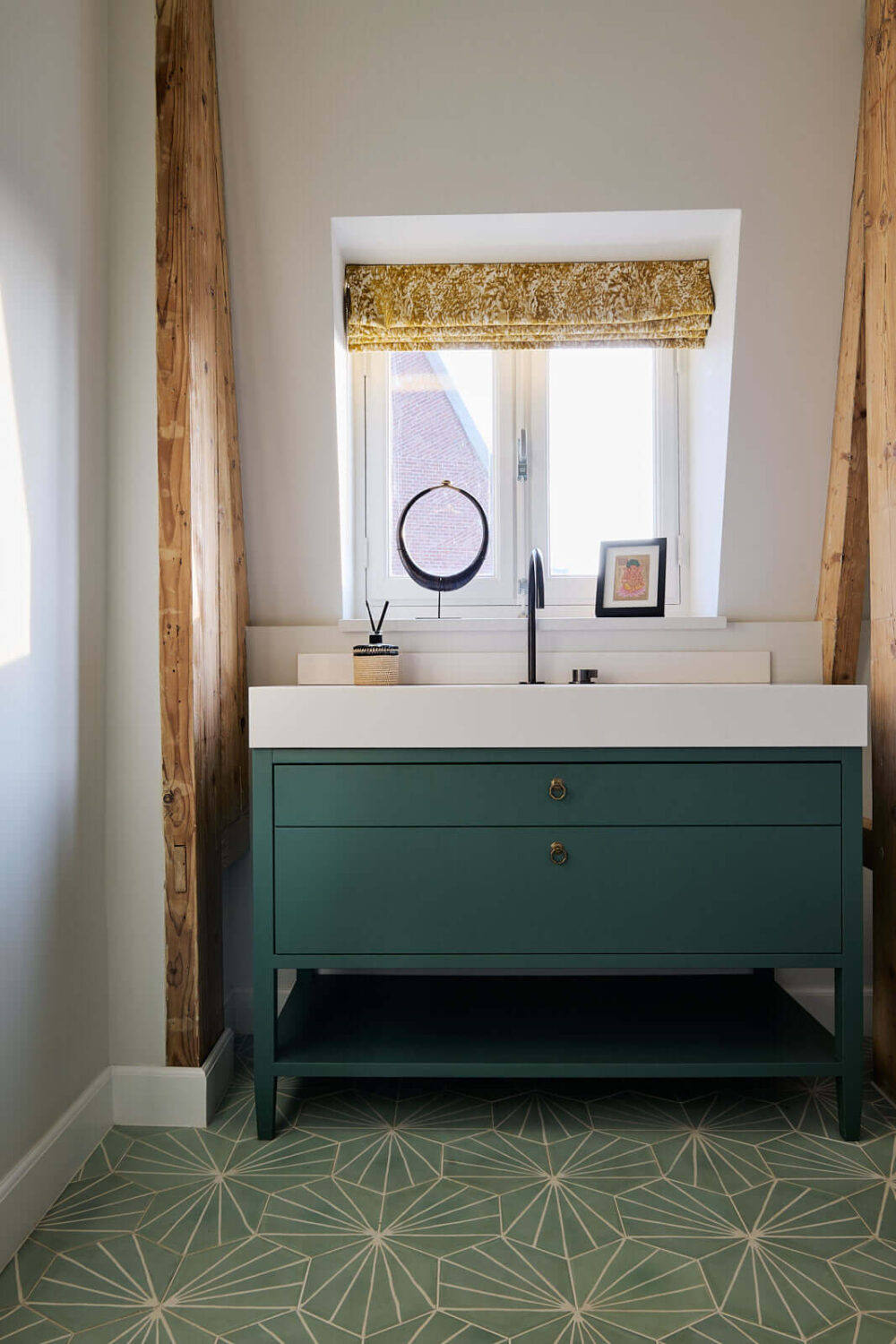 green-bathroom-eclectic-villa-amsterdam-nordroom