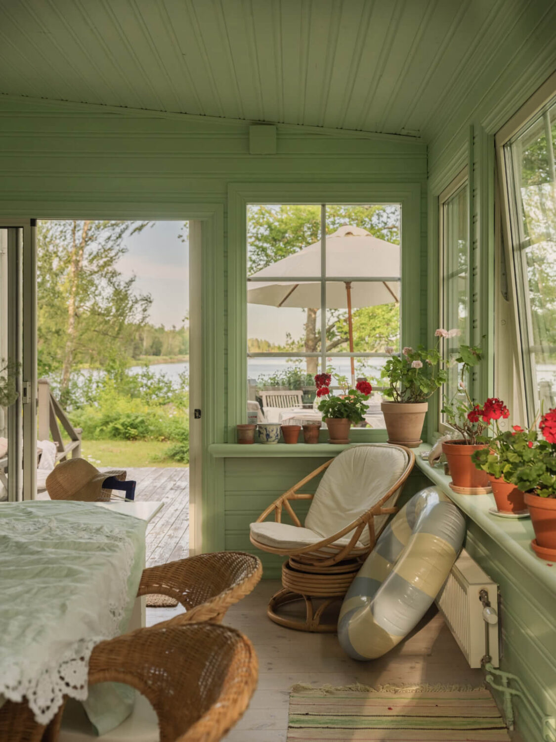 green garden room