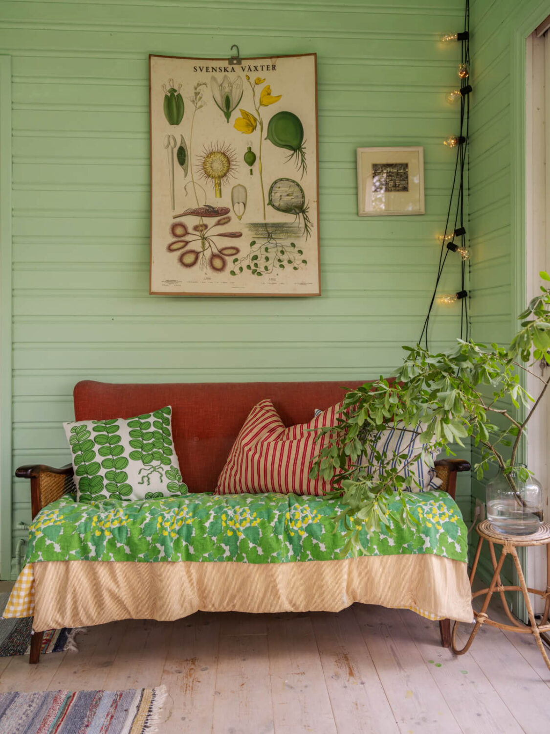 green walls garden room