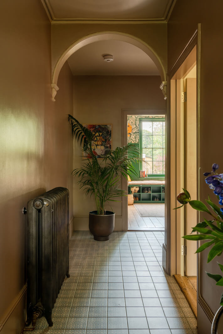 hall with decorative arch Vibrant Colors in a 19th-Century Regency Townhouse in England