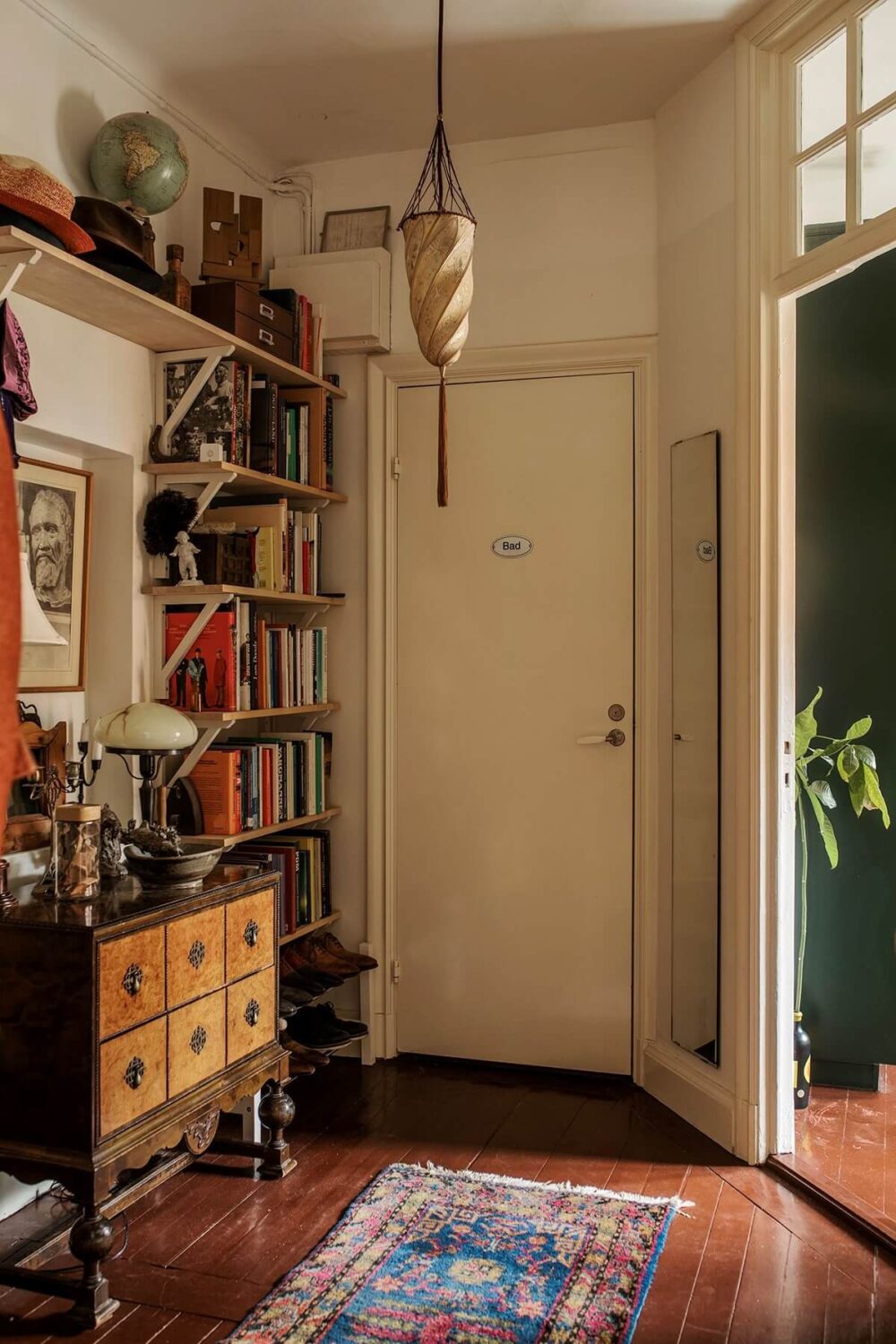 hallway-brown-painted-floorboards-shelves-nordroom