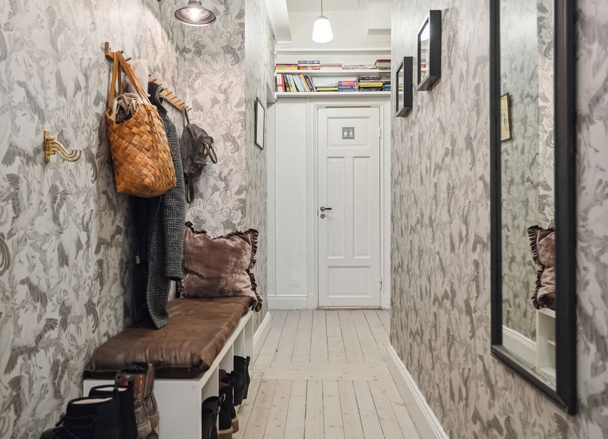 hallway-with-wallpaper
