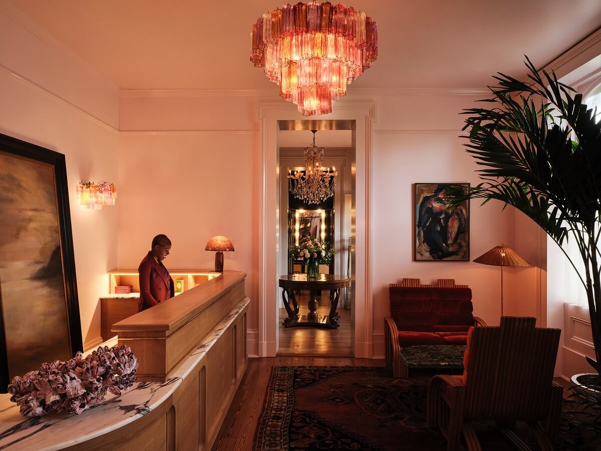 hotel-saint-vincent_new-orleans_lambert-macguire-design-lobby-red-velvet-seating-nordroom