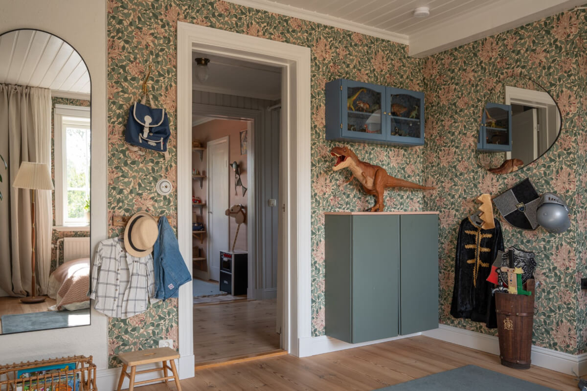 kids bedroom floral wallpaper