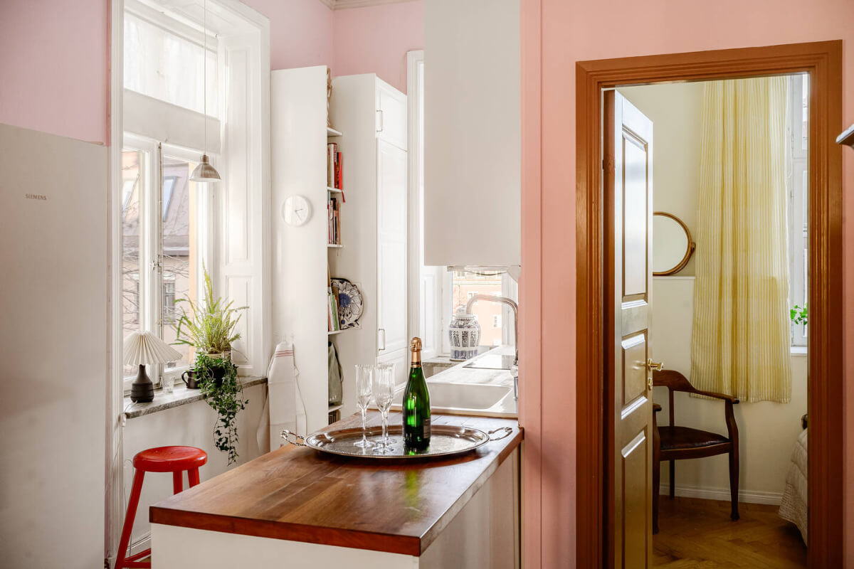 kitchen pink walls
