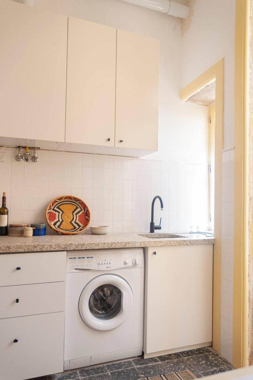 kitchen yellow doorframes