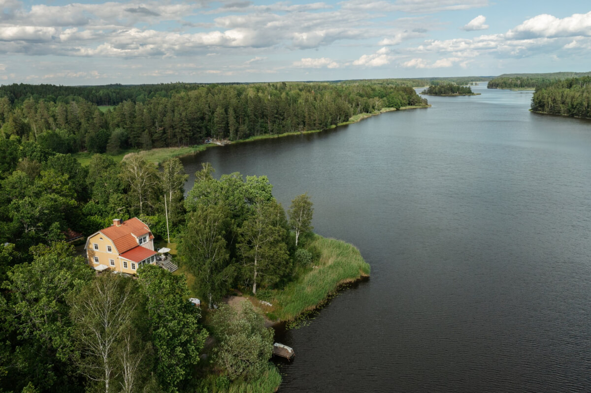 lakeside home sweden