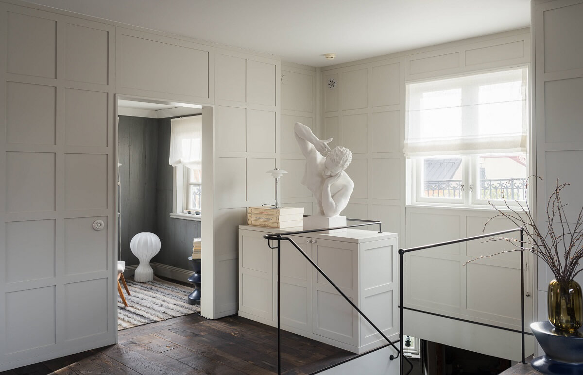 landing built in closets penthouse