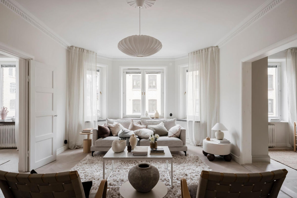 light swedish living room bay window