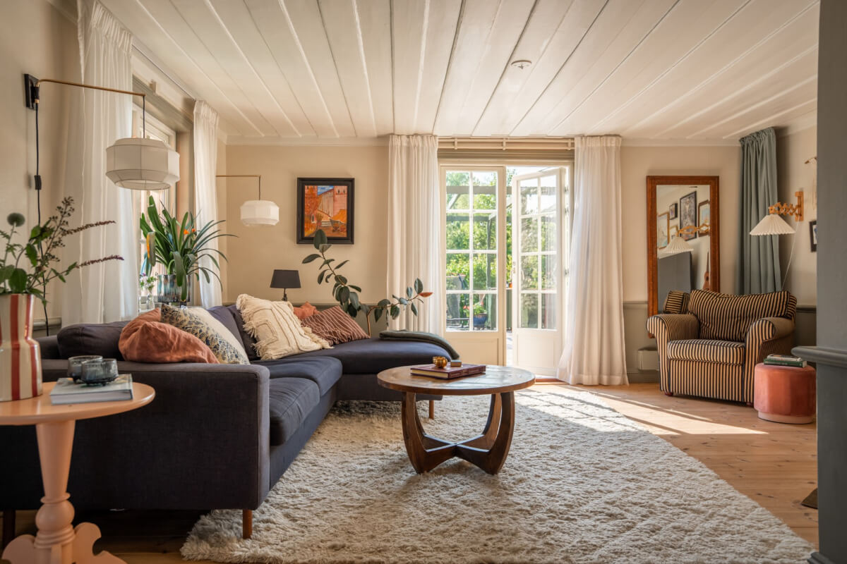 living room blue sofa wooden ceiling