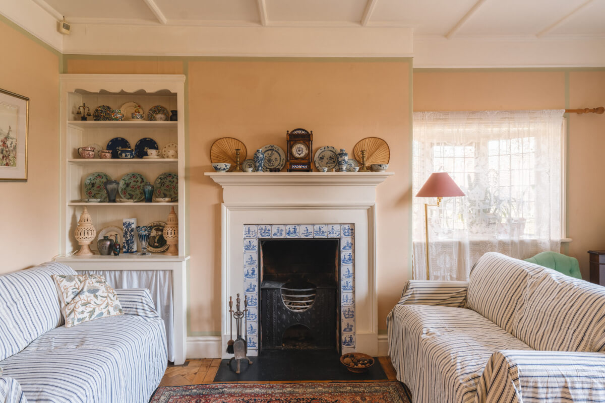 living room yellow-beige walls green border fireplace
