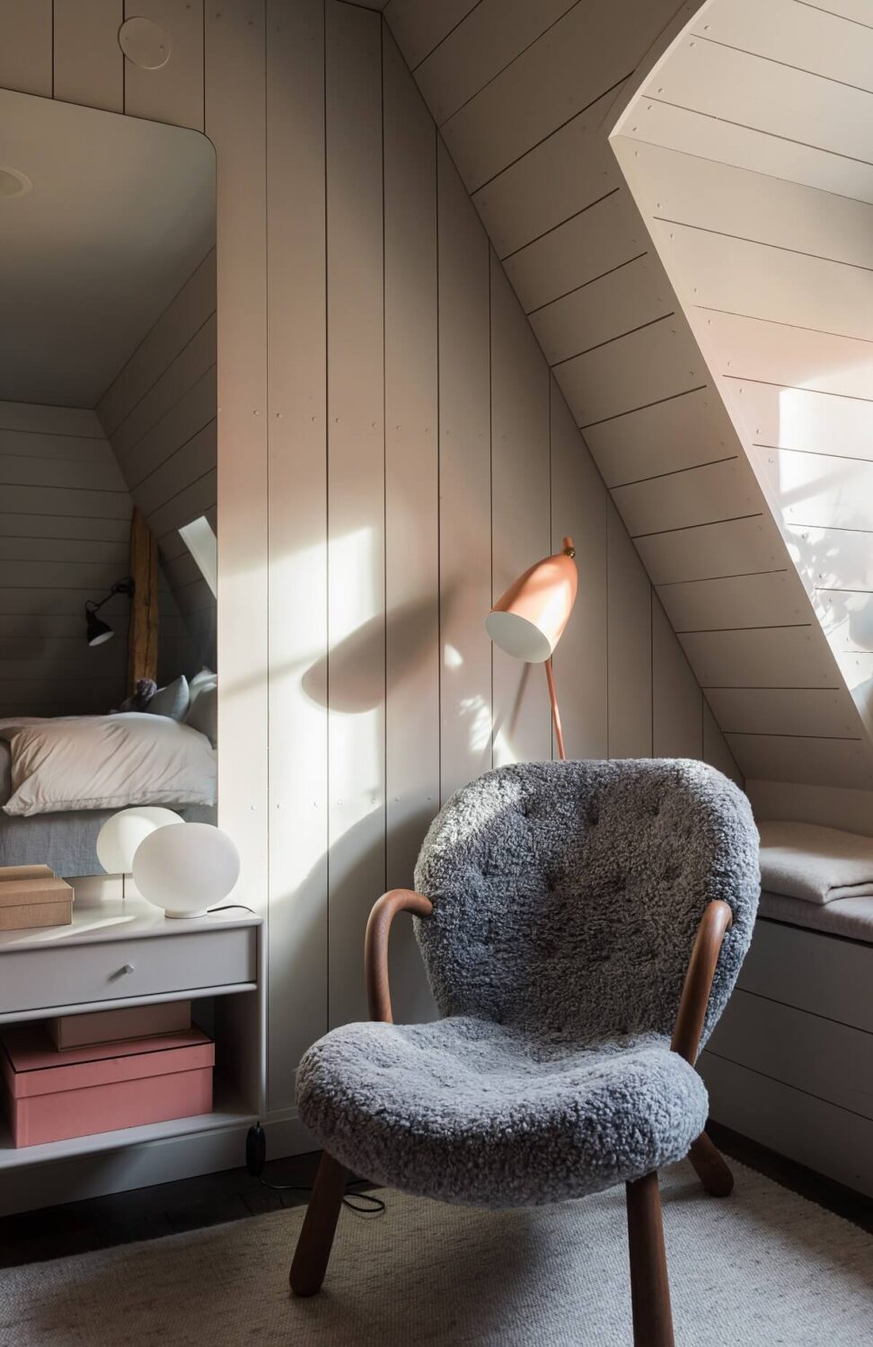 lounge chair mirror bedroom
