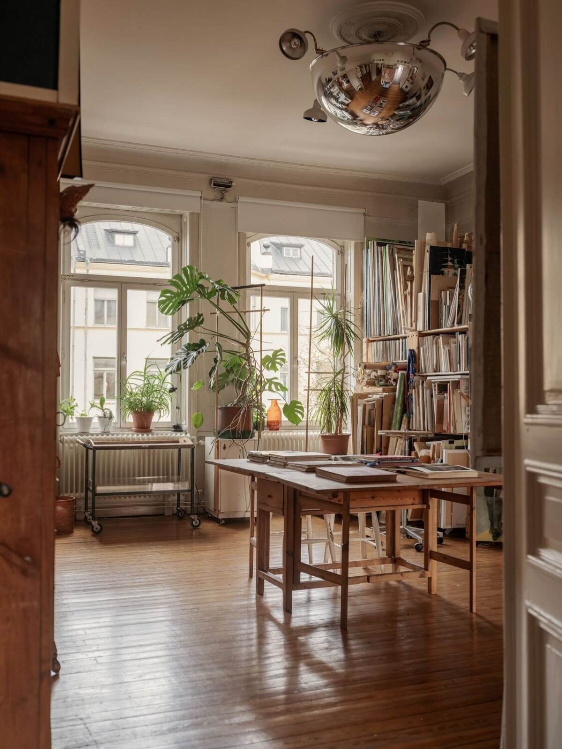 MED82ACECAE9CD74DAB8C44AA48D87F0B16 20240830154110 w2200 q80 Design Love: Artist Lofts and Home Ateliers