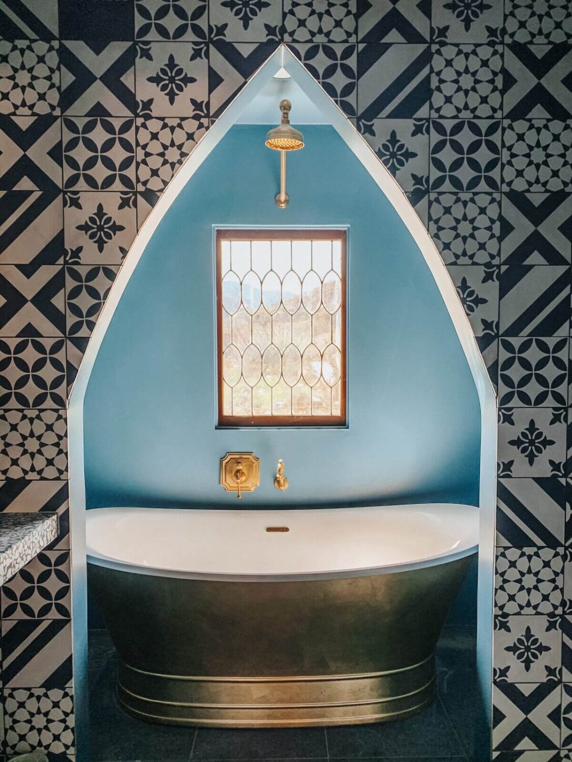 moroccan-style-bathroom-blue-tiles-freestanding-bath-nordroom